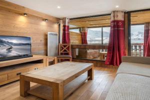 Cozy Renovated with Panoramic Mountain View Apartments, Val Thorens