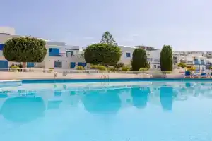 Yellow 16 Sea View Vacation Home Guest house, Chlorakas