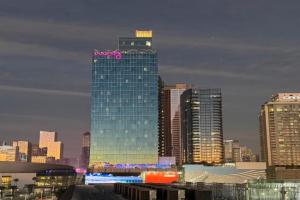 DTLA Prime TWO bedroom steps away from Crypto, Los Angeles