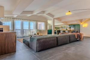 Luxury Penthouse with Mountain View & Fireplace, Val Thorens