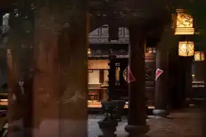 Shiwai Tea and Inn - Naxi style courtyard of Old Town, Lijiang