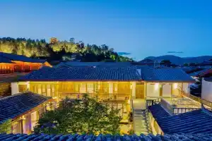 Yuezhu Xuan Zen Boutique Resort Ancient Town,Naxi courtyard Near Mu's Palace and Zhongyi Market and Sifang St,English Host and Travel Assistant,Free Airport Pickup for 3 nights and Luggage Service,Daily Western and Chinese Breakfast, Lijiang