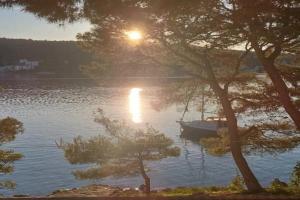 Beachfront House with Sunrise Terrace & Peace, Rogoznica