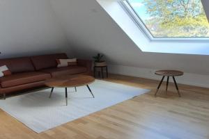 Moderne Dachgeschosswohnung in exklusiver Villa, Munchen