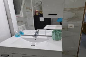 magnifique appartement sur Louise Apartments, Brussels
