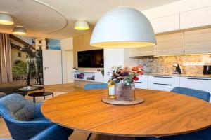 New Central Apartment with Free Garage Parking & Petrov Cathedral View, Brno