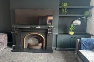 Cosy spacious 4 bedroom home close to city centre, Manchester