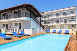 Karras Livin Apartments, Laganas