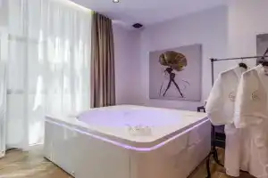 Via Mare Jacuzzi Suites by PS, Durres