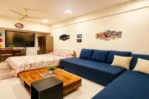 Chic & Spacious Studio Heart of Bandra W by Trivana Haven Stays by Trisphere, Mumbai