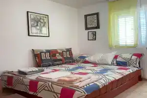 Apartment Mira, Sutomore