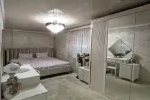 Dvuhkomnatnaya, uyutnaya v tsentre Apartments, Bishkek