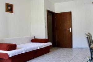 Apartments Jozo Ba ka Voda - One Bedroom Apartment with Balcony and Mountain View, Baska Voda
