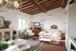 Zaffiro Bianco Apartments, San Gimignano