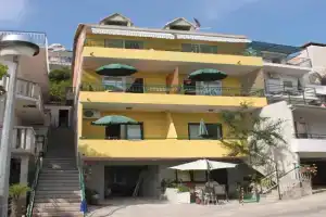 Apartments by the sea - Blato, Makarska - 6679, Zivogosce