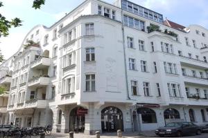 GASTEIN by ROCKCHAIR Apartments l SUPERHOST Status l 2 Bedrooms Boxspringbeds 1,5 Bathrooms - Cozy Family & Business Flair welcomes you!, Berlin