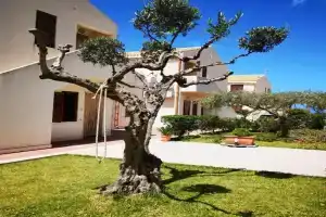 Hawaii Siciliane Apartments, Castelluzzo