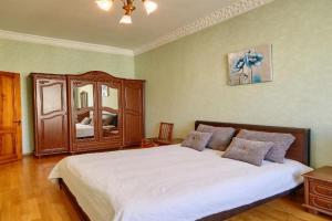 Apartment near Lva Tolstoho Square, Kiev