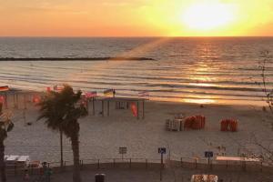 Amazing apartment for 3 guests steps from the beach, Netanya