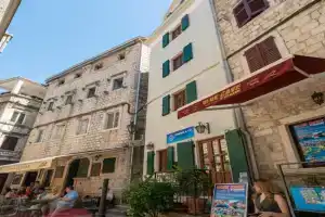 Studios Belvi, Kotor