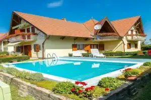 Familia Apartment 100/3, Balatonmariafurdo