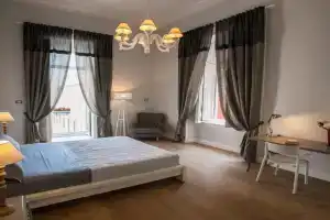 Largo Donnaregina Home Apartments, Naples