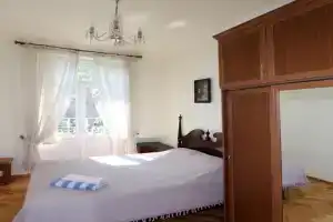 Large apartment by the Opera- luxury living room, 2 bedrooms, equipped kitchen and balcony, Yerevan