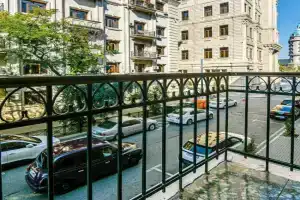 Azneft Square Deluxe Apartment, Baku