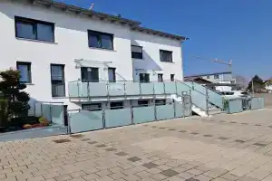 Kern Apartments, Rust