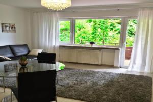 Apartment - zentrumsnah, eigener Parkplatz und großer Balkon ins Grüne, Baden-Baden