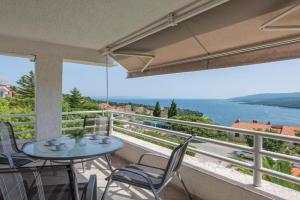 Nice Apartment In With Kitchen, Rabac