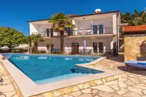 1 Bedroom Stunning Apartment In, KRK