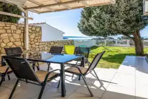 3 Bedroom Beautiful Apartment In Banjol, Rab