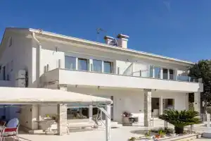 1 Bedroom Awesome Apartment In Banjol, Rab