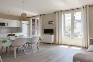 ApartEasy - Family 4-Bedroom Apartment, Barcelona
