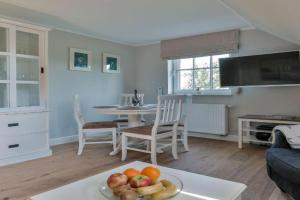 Haus-Blum-schoene-Ferienwohnung-in-absolut-ruhiger-Lage-in-Westerland Apartments, Westerland