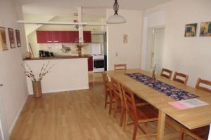 Sehr-schoene-4-Raum-Maisonette-Fewo-mit-110qm-Balkon-zentral-preiswert-T7 Apartments, Dresden