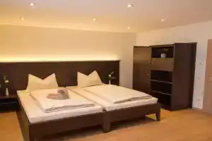 Gästehaus am Lindenhain Apartments, Erding
