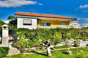 Apartment Lidija by Interhome, Vir
