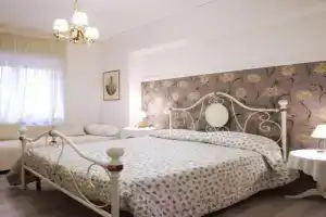 Casa Alessandro Casa Maria Francesca, Naples