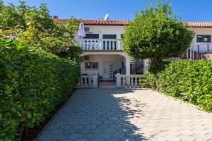 Awesome Apartment In With Wifi, Malinska