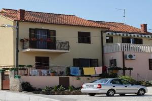 Apartments with parking space, Brac - 5628, Supetar