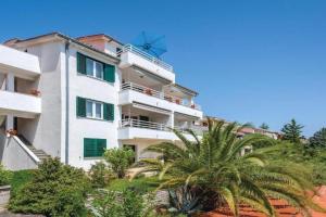 Cozy Apartment In With Kitchen, Rabac