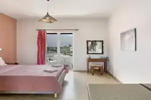 Bekiri's Studios, Alikanas