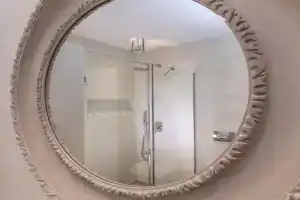 Flag Suites, Apollonia