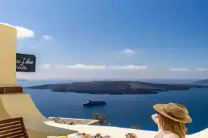 Alma Libre Suites, Fira