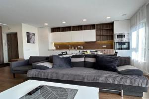 Your home - Spacious Apartment in City Center, with Balcony & Self Check-in, Vilnius