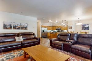 Lodestar Cabins Apartments, Mammoth Lakes