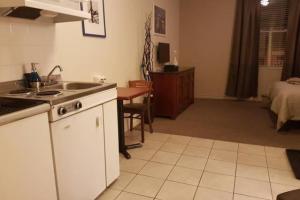 Cozy Little Studio #16 by Amazing Property Rentals, Ottawa