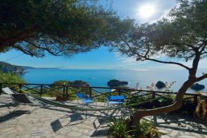 Villa con discesa a mare, Ischia Town